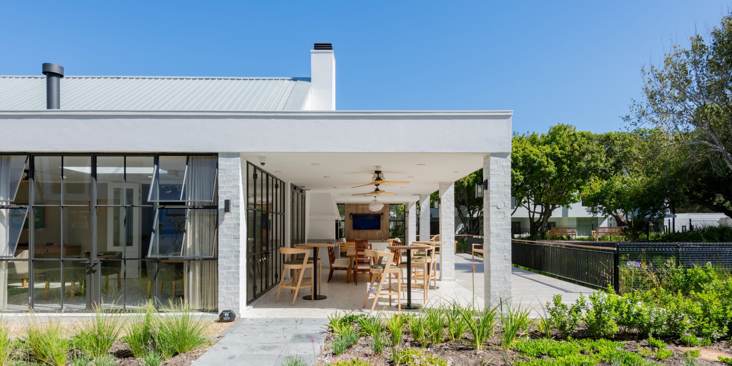 oasis life constantia – clubhouse exterior #6
